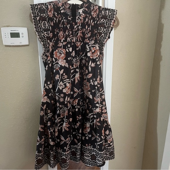 Love the label dress very little use, it is at knee height - Picture 5 of 5